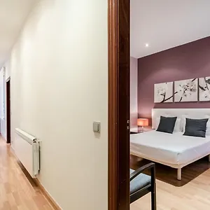 https://fantastic-2bed-in-the-best-part-of-eixample.topbarcelonahotels.com